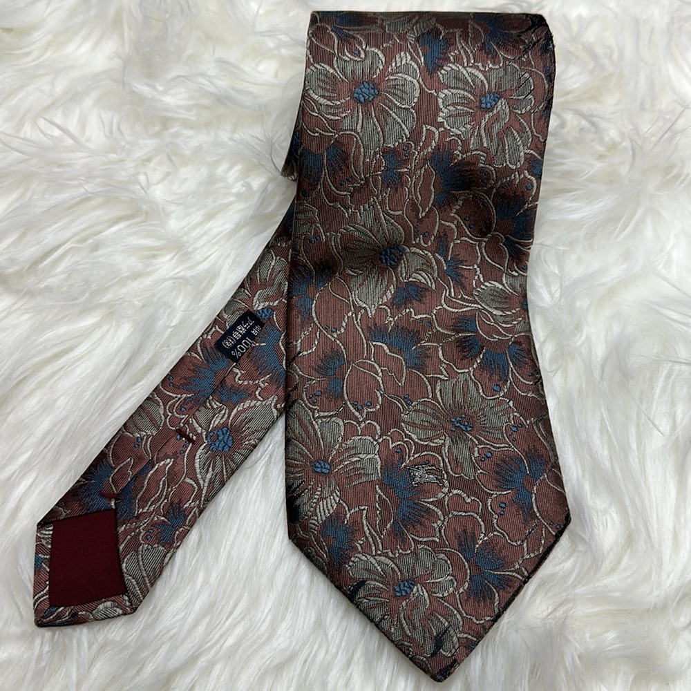 EUC Burberry Tie